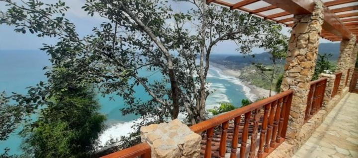 פראנגטריטיס Edge Resort, Yogyakarta מראה חיצוני תמונה
