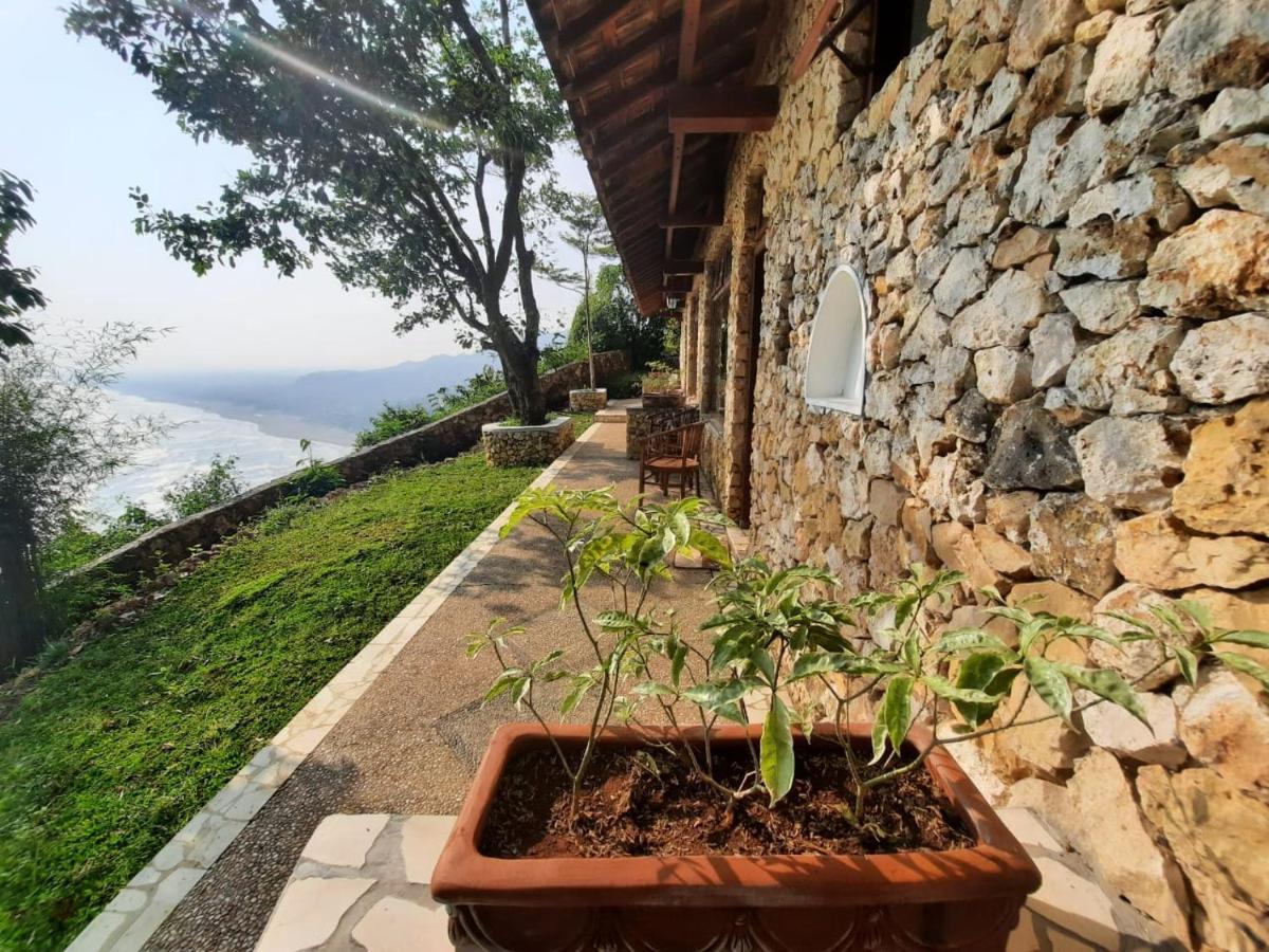 פראנגטריטיס Edge Resort, Yogyakarta מראה חיצוני תמונה